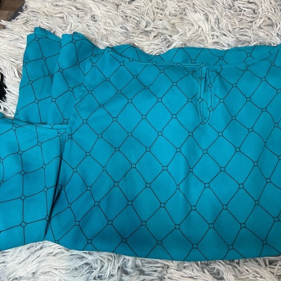 Worthington cold shoulder petite top - Picture 3 of 3